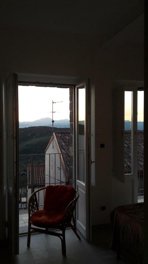 La Casa Dei Panorami Di Colobraro Lägenhet Exteriör bild